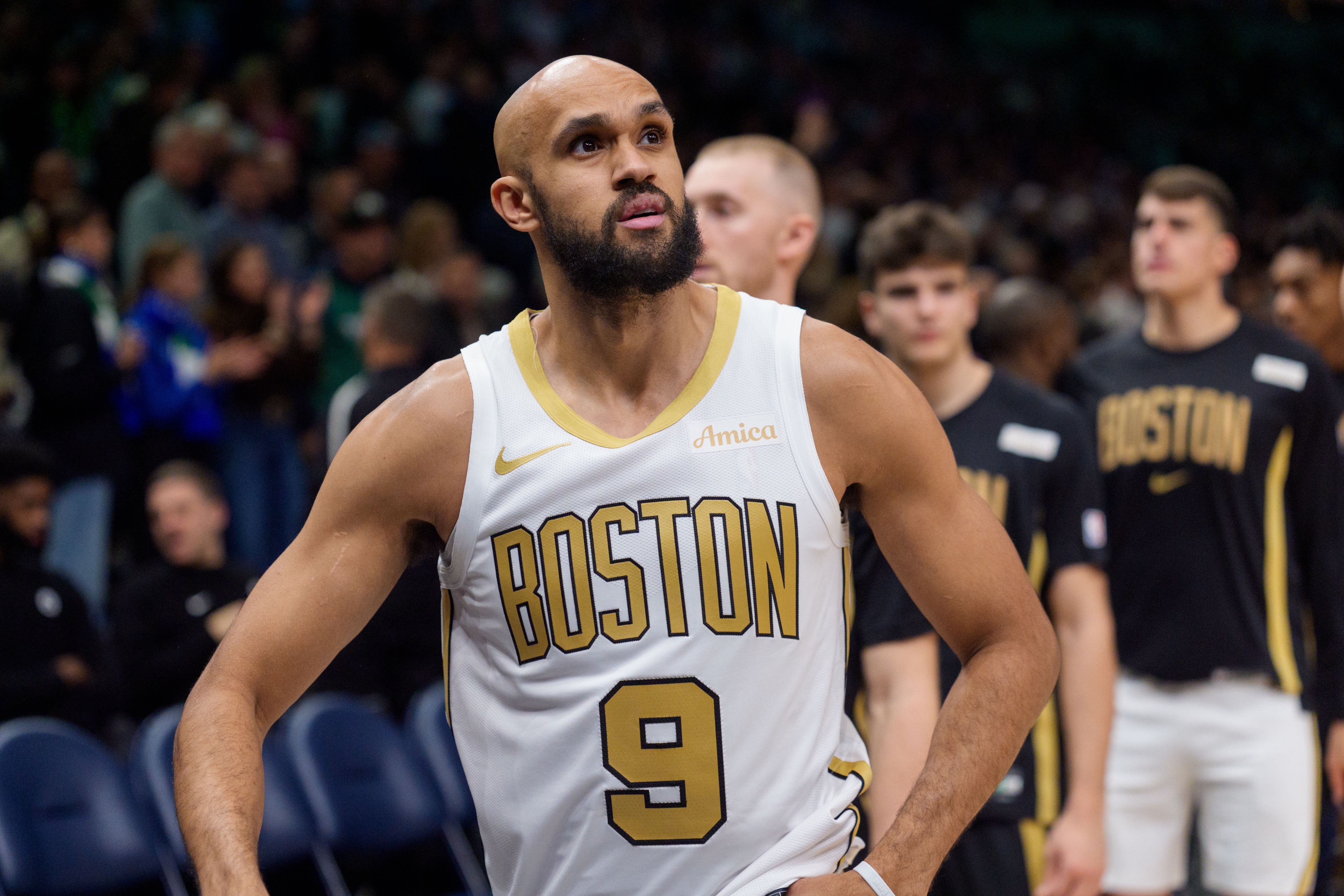 世俱杯-有点着急了！德里克·怀特接球离三分线一步 后仰绝杀三分打铁