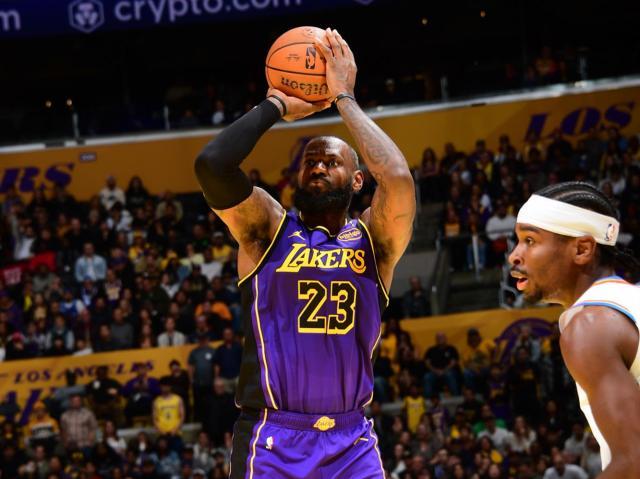 1732949776586092089.jpg 世俱杯买球APP-詹皇累坏陷入低潮期!湖人NBA杯出局更添新危机