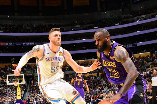 1732949783585000381.jpg 世俱杯买球APP-詹皇累坏陷入低潮期!湖人NBA杯出局更添新危机